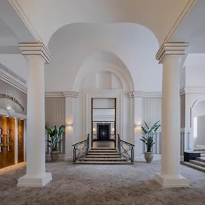 4* Hotel The Queens